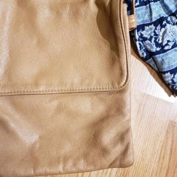 Genuine leather crossbody bag, Handcrafted by local Artisan. - Picture 2 of 7